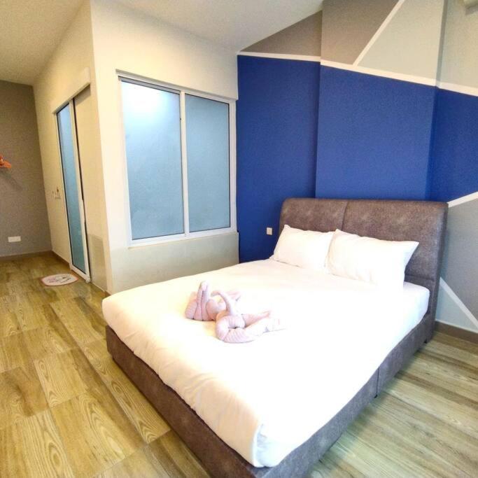 Apartment Pop Kitty Octagon Premium Town Center 2br By Grab A *