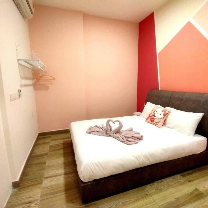 Pop Kitty Octagon Premium Town Center 2br By Grab A Apartment