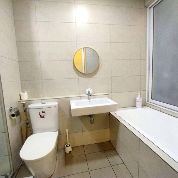 Pop Kitty Octagon Premium Town Center 2br By Grab A Apartment