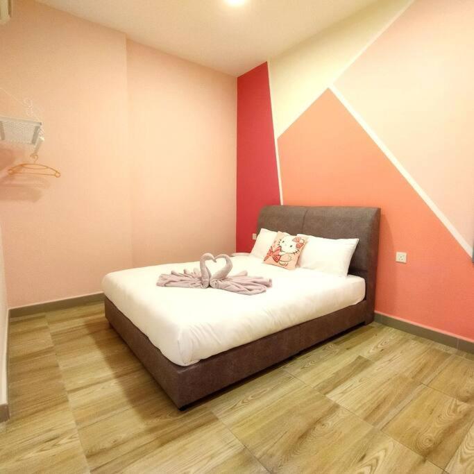 Pop Kitty Octagon Premium Town Center 2br By Grab A