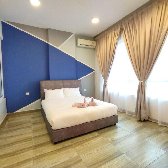 Pop Kitty Octagon Premium Town Center 2br By Grab A *